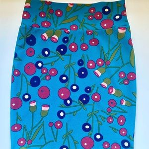 Lularoe Cassie skirt size Small no holes no stains